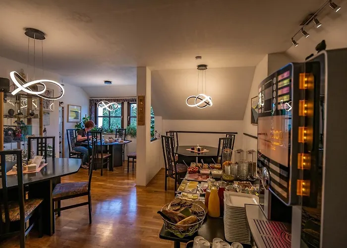 Bed & Breakfast Gaestehaus Pointner 4*